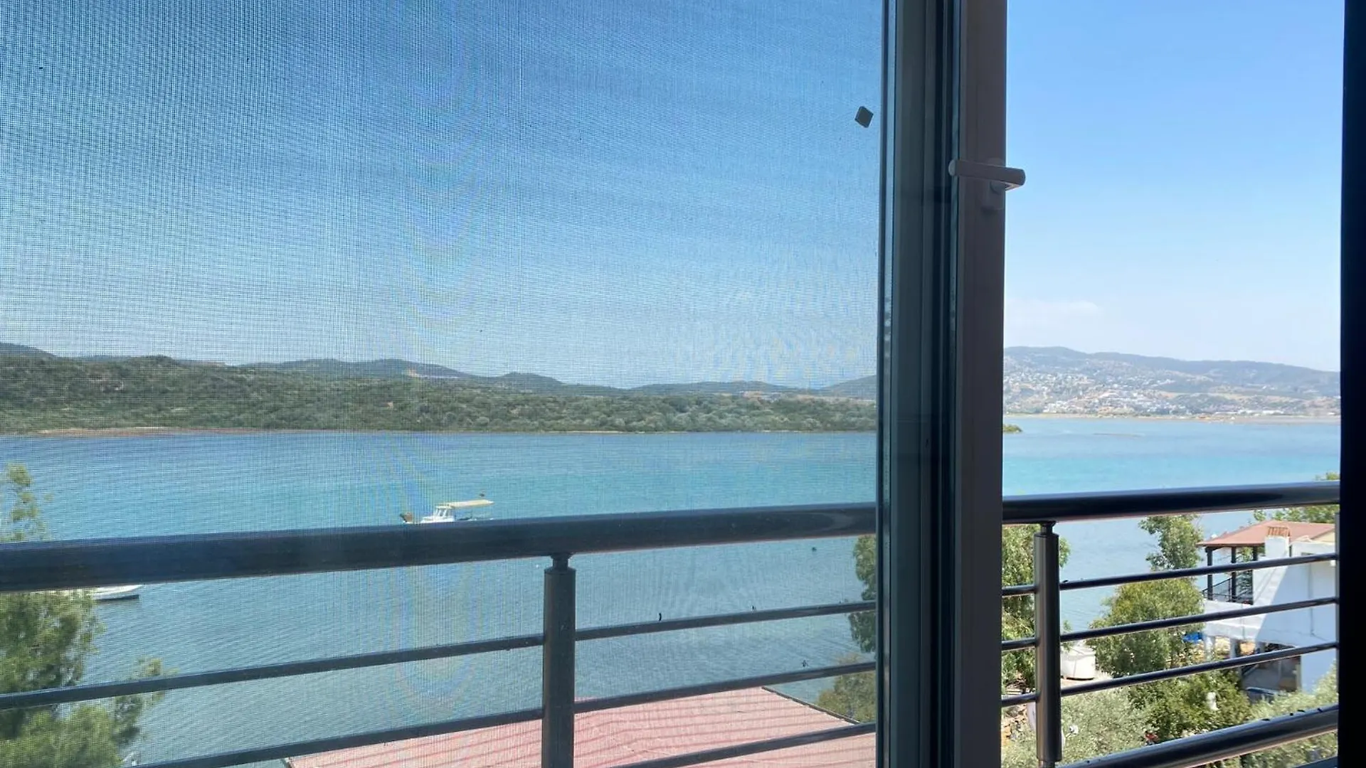 Stylish 2Br Apt Lagoon Views Beach Bogazici